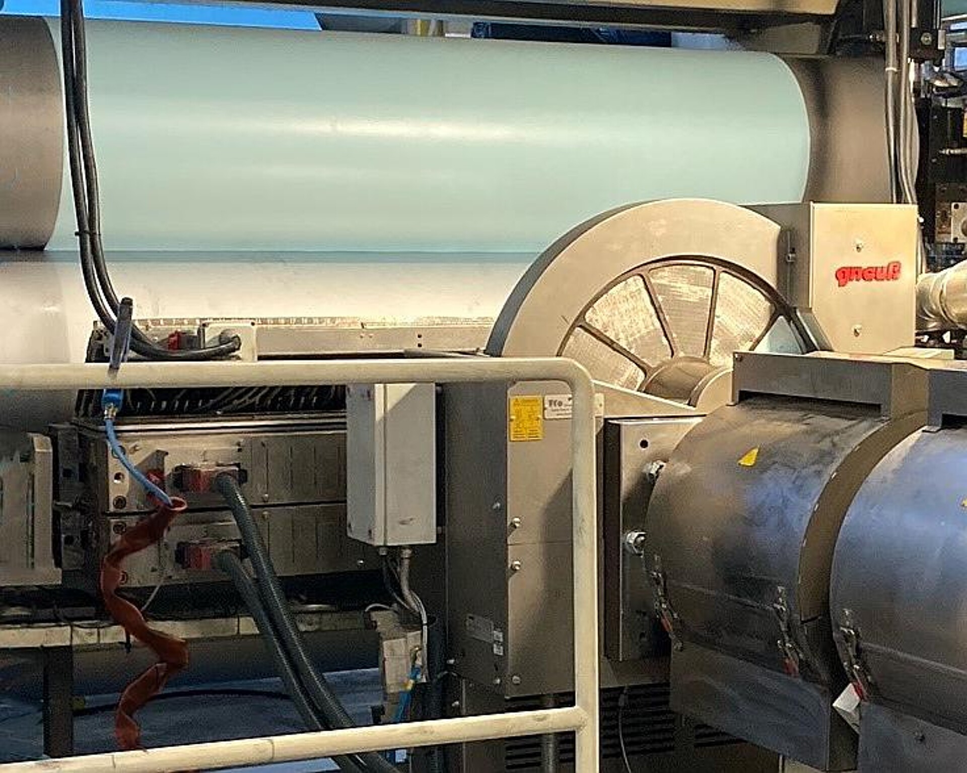 SFneos-Filtriersystem in der Produktionslinie für PVC-Folien bei Renolit. (Foto: Gneuß)