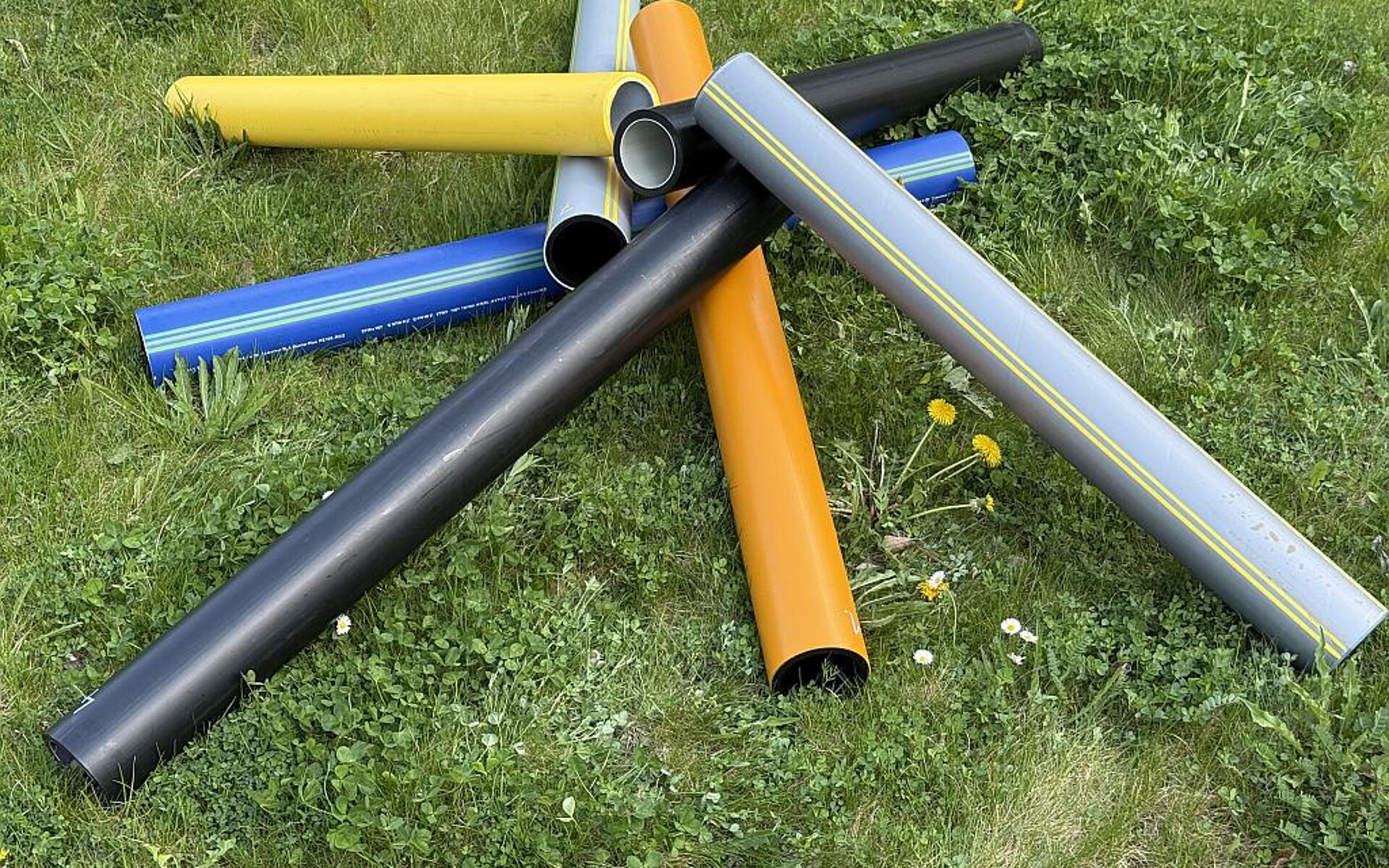 Mehrschicht-Kunststoffrohre erfüllen die Anforderungen für den Einsatz von Wasserstoff und Methan im Rahmen der Energiewende. (Foto: SKZ)
