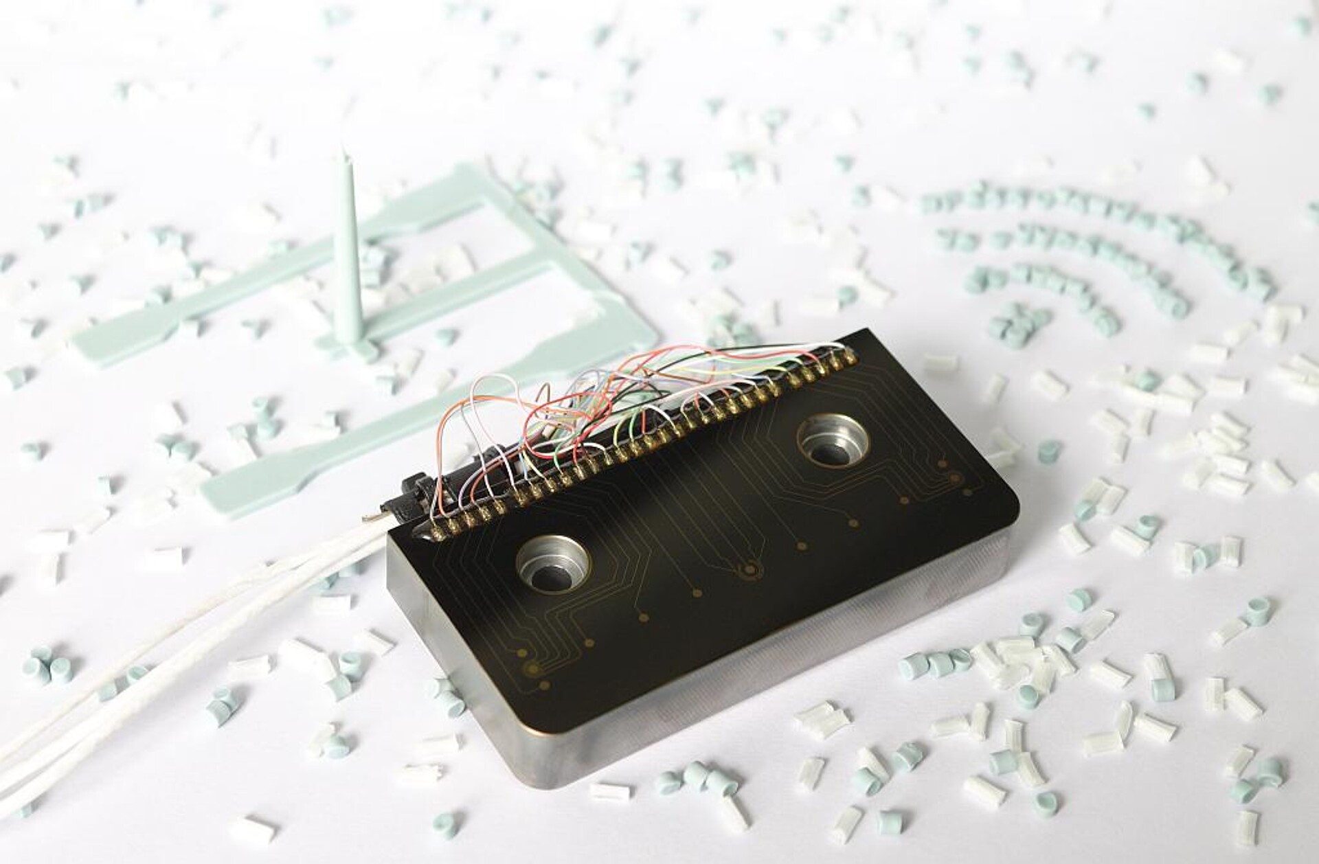Werkzeugeinleger mit Dünnschichtsensoren für das Kunststoffspritzgießen. (Foto: Fraunhofer IST, Martin Rekowski)