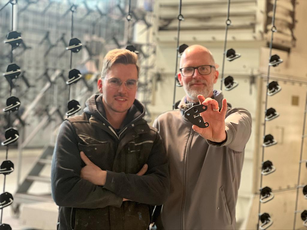 Hannes Emmich und Dr. Marcus Rechberger am Produktionsstandort von L. Grigoletto. (Foto: Lehvoss)