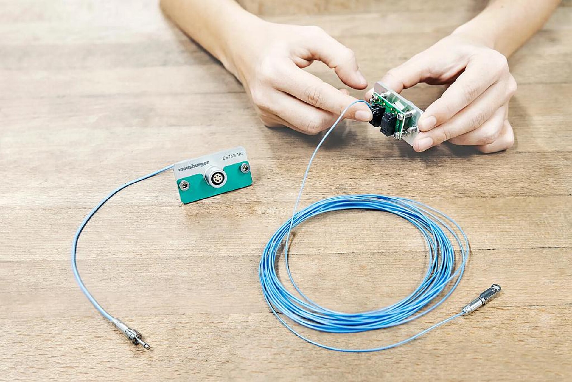 Meusburger bietet in seinem Sortiment direkte und indirekte Sensortypen, Montagezubehör und Anschlusstechnik für die Messung des Werkzeuginnendrucks. (Foto: Meusburger)