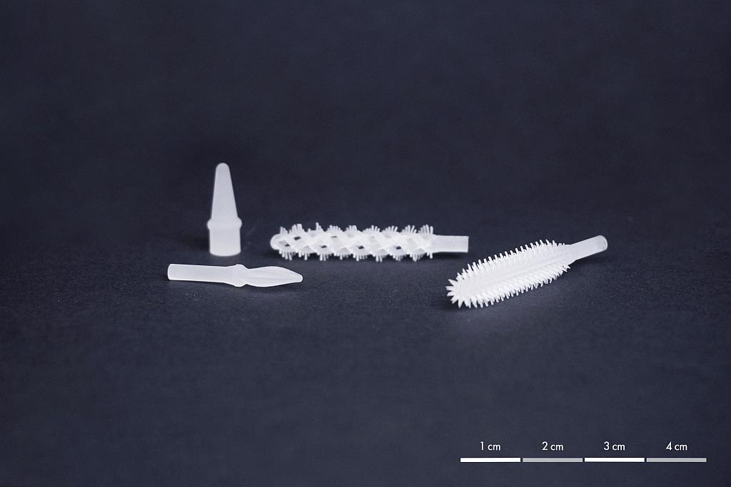 Filigrane 3D-gedruckte Prototypen aus Silikon für die Kosmetikindustrie. (Foto: Spectroplast)