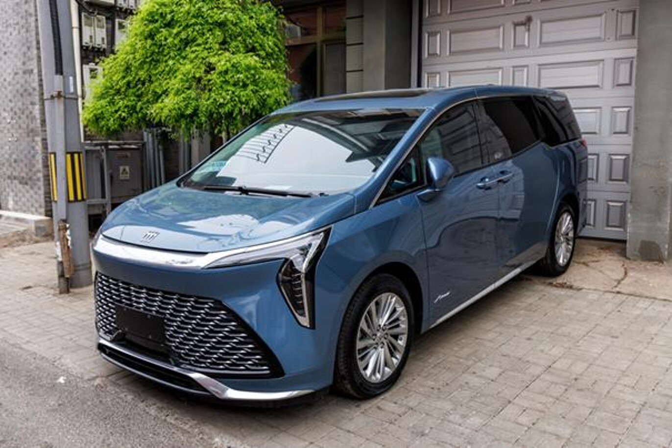 Im neuen Buick GL8 kommt ein PC/ABS-Blend von Elix für verschiedene Innenraumteile zum Einsatz. (Foto: Elix)