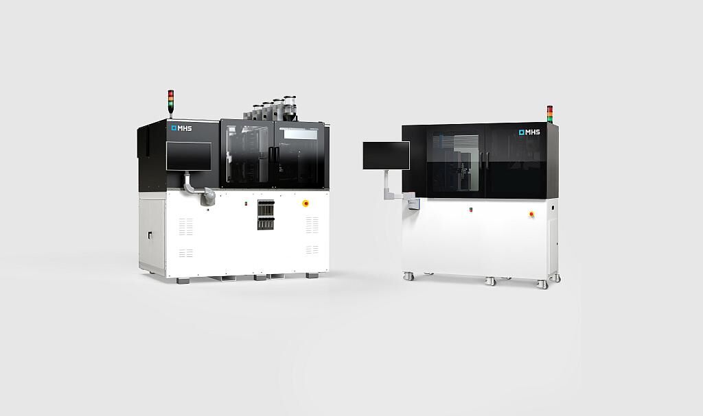 Direkt anspritzen ohne Kaltkanal und ohne Materialabbau, das kennzeichnet die Mikrospritzgießmaschine M3. Ein Drei-Phasen-Prozess für das Plastifizieren und Einspritzen macht dies möglich. (Foto: MHS)