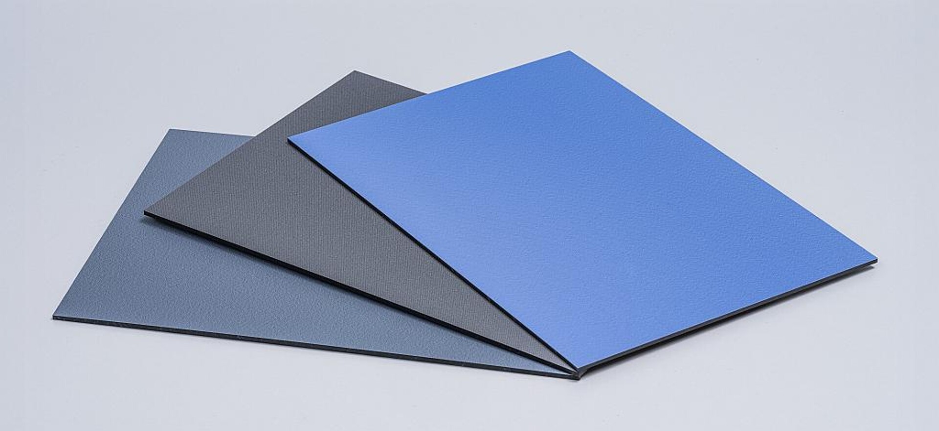 Das Material senosan Textile Look bietet eine supermatte Oberfläche auf ABS-Basis. (Foto: Senoplast)