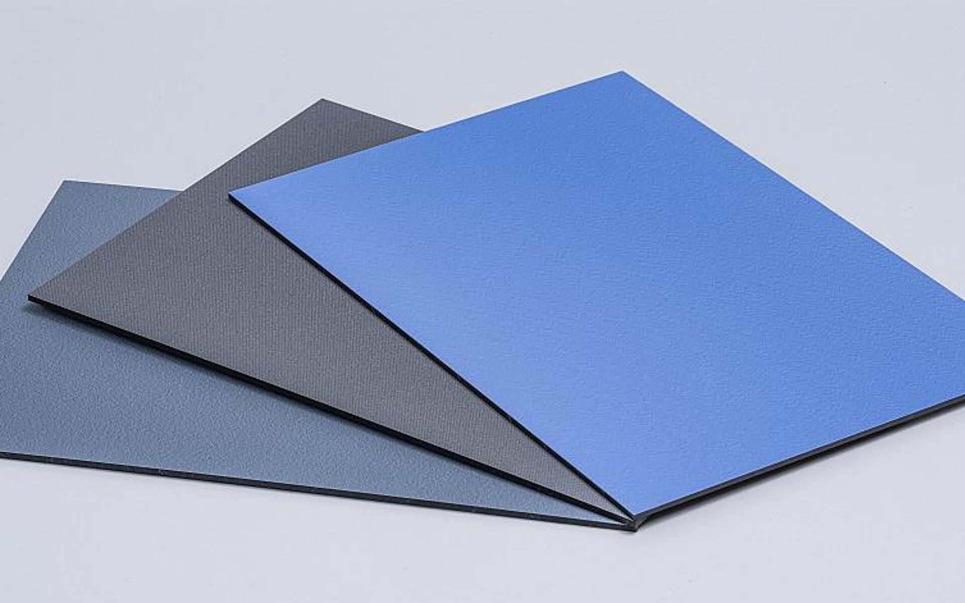 Das Material senosan Textile Look bietet eine supermatte Oberfläche auf ABS-Basis. (Foto: Senoplast)