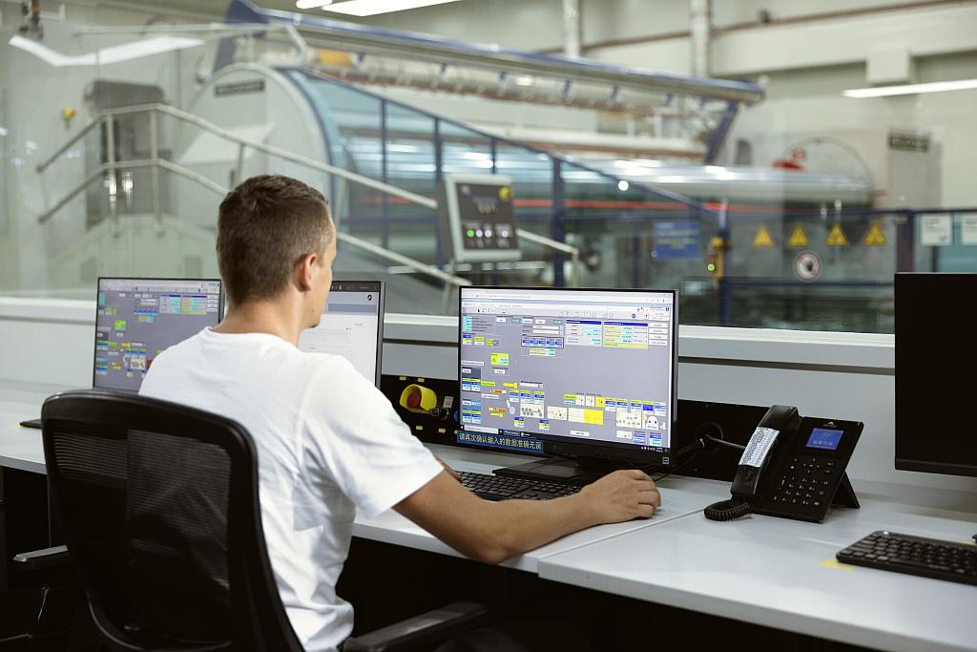 Mit digitalen Lösungen sollen die Produktivität und der Bedienkomfort bestehender Folienreckanlagen gesteigert werden. (Foto: Brückner Servtec)
