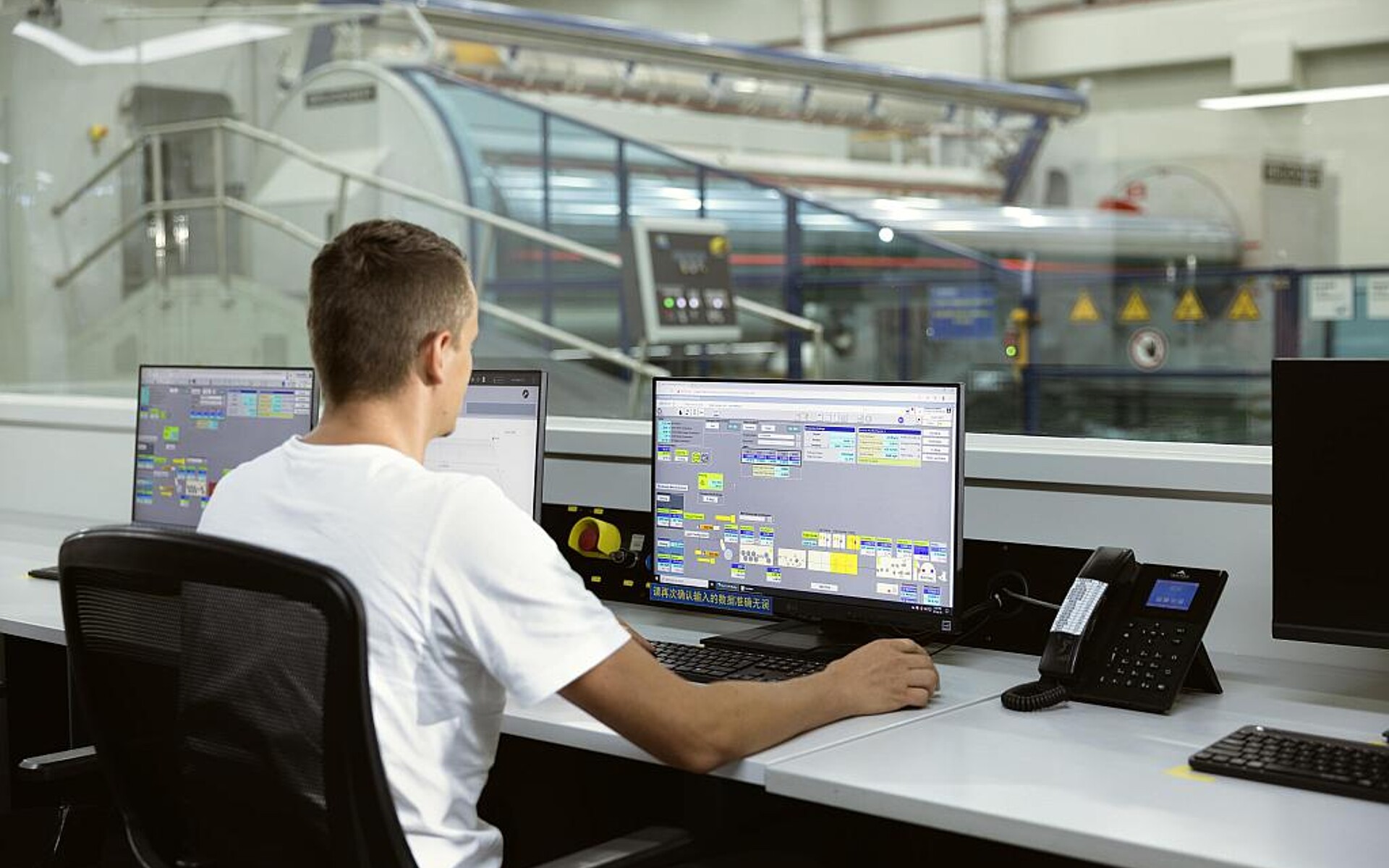 Mit digitalen Lösungen sollen die Produktivität und der Bedienkomfort bestehender Folienreckanlagen gesteigert werden. (Foto: Brückner Servtec)