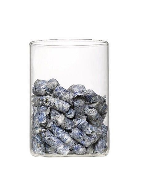 Aus Folienresten lassen sich gut dosierbare kompakte Pellets herstellen. (Foto: Amandus Kahl)