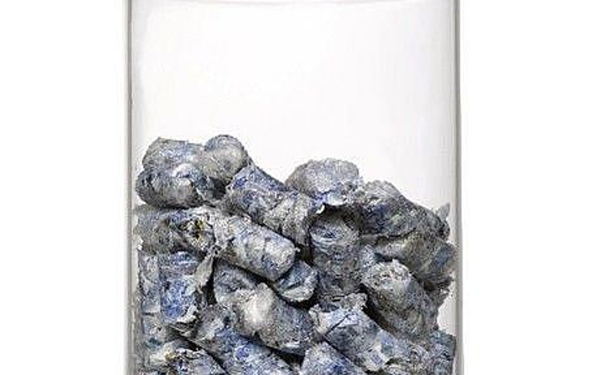Aus Folienresten lassen sich gut dosierbare kompakte Pellets herstellen. (Foto: Amandus Kahl)