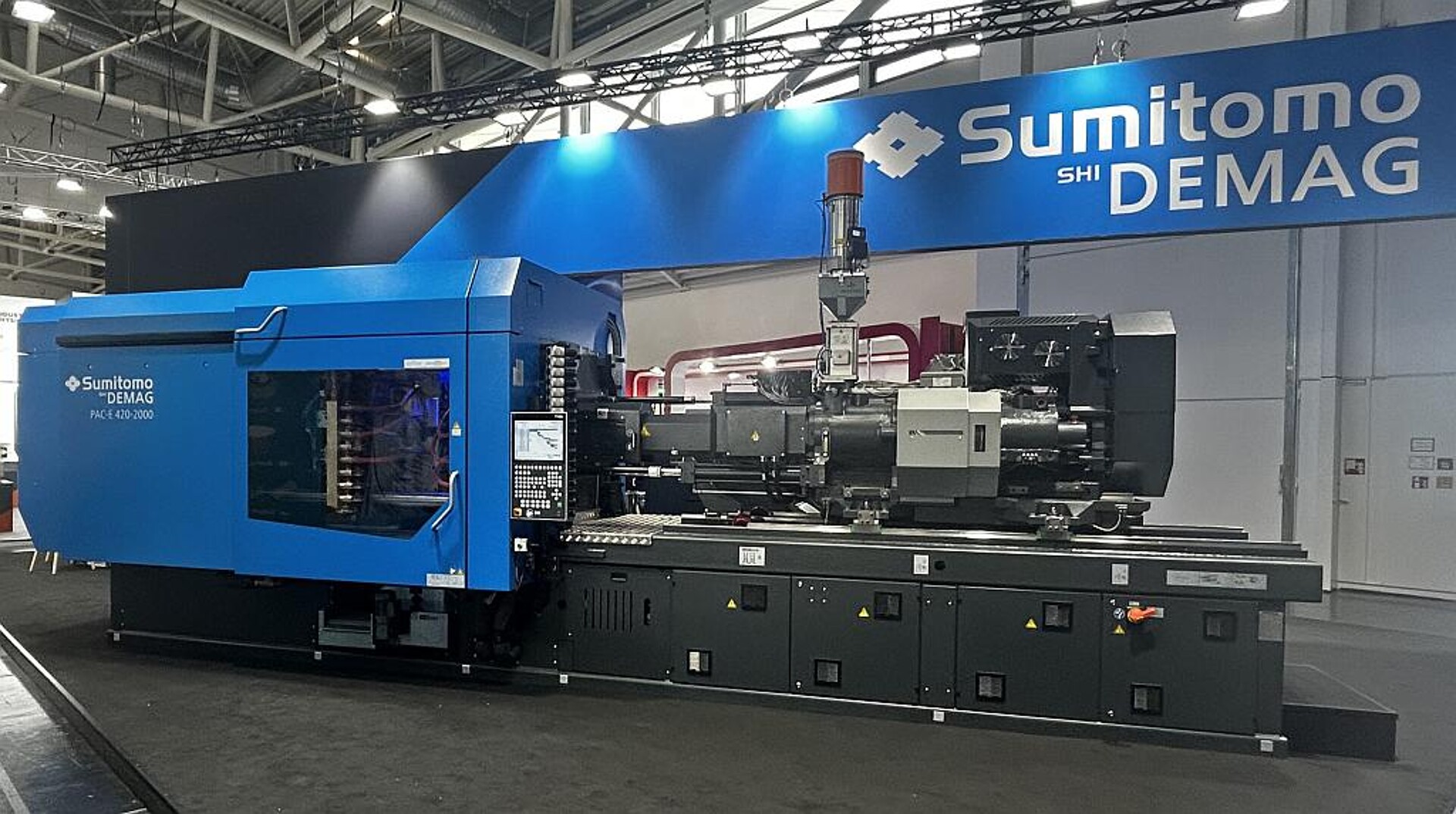 Neu zur K 2025 ist die vollelektrische PAC-E-Spritzgießmaschine der Baugröße 4.200 kN – Herzstück einer hochintegrierten Produktionszelle für Verschlusskappen. (Foto: Sumitomo (SHI) Demag)
