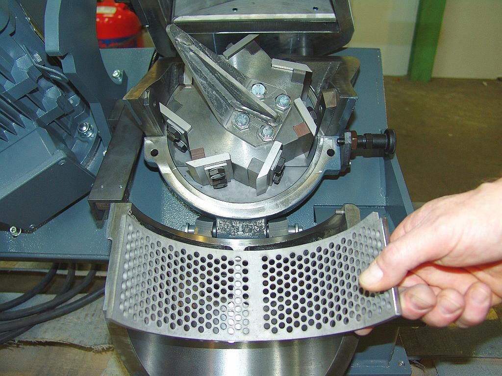 Auf Wunsch kann der Mahlraum der laufruhigen Beistellmühle GRS 180 für Spritzgießmaschinen mit zusätzlichem Verschleißschutz für abrasive Materialien ausgerüstet werden. (Foto: Getecha)