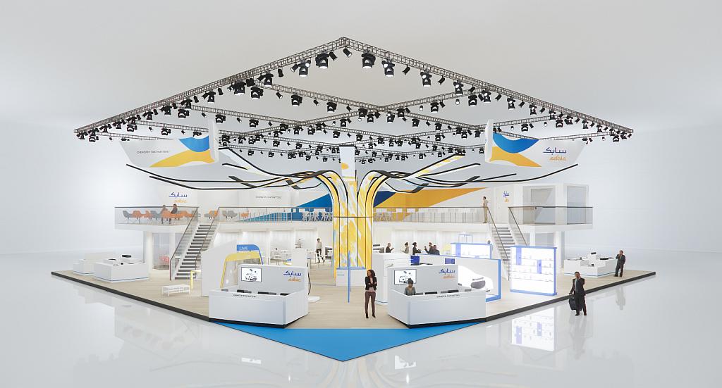 Am Sabic-Messestand finden sich Kunststoffanwendungen aus vielen Lebensbereichen. (Abb.: Sabic)