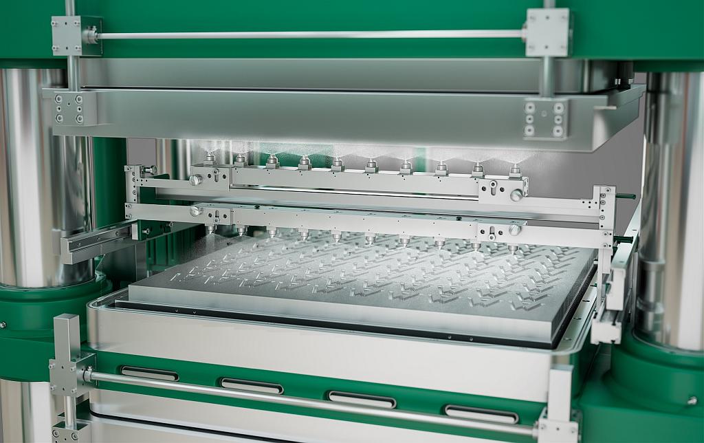 Wickert stellt auf der K-Messe sein vollautomatisches Sprühsystem für Hydraulikpressen vor, das mannlos, prozesssicher, flexibel und präzise arbeitet. (Foto: Wickert)