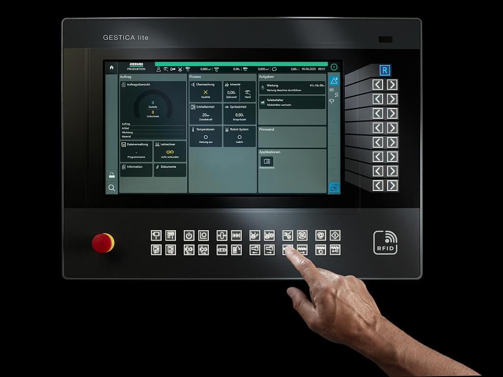 Die neue Steuerungsvariante Gestica lite mit neuem, übersichtlichem Dashboard ist einfach zu bedienen. (Foto: Arburg)