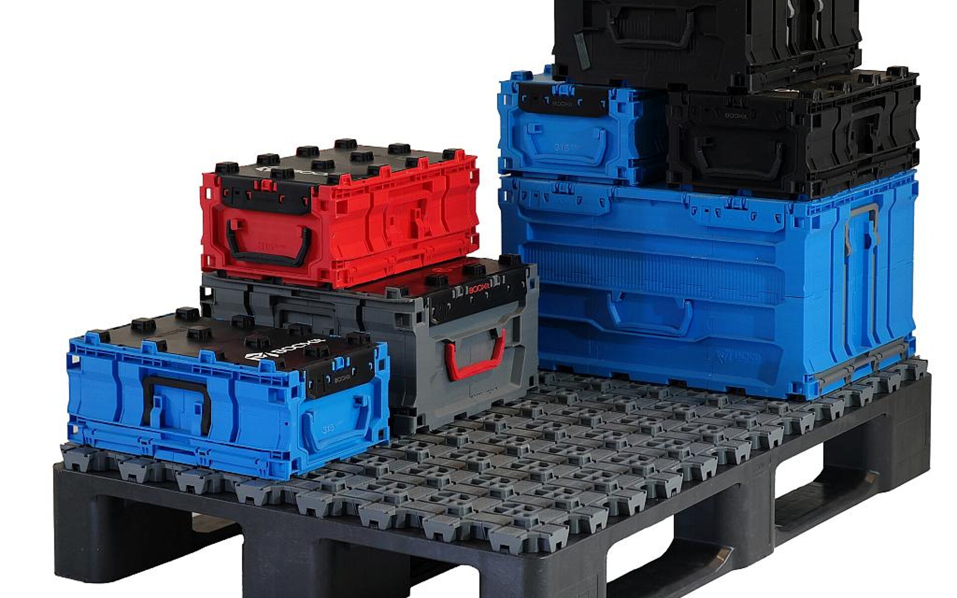 Die Zusammenarbeit beinhaltet die Markteinführung und Serienfertigung des Booxit-Boxensystems. (Foto: Booxit)