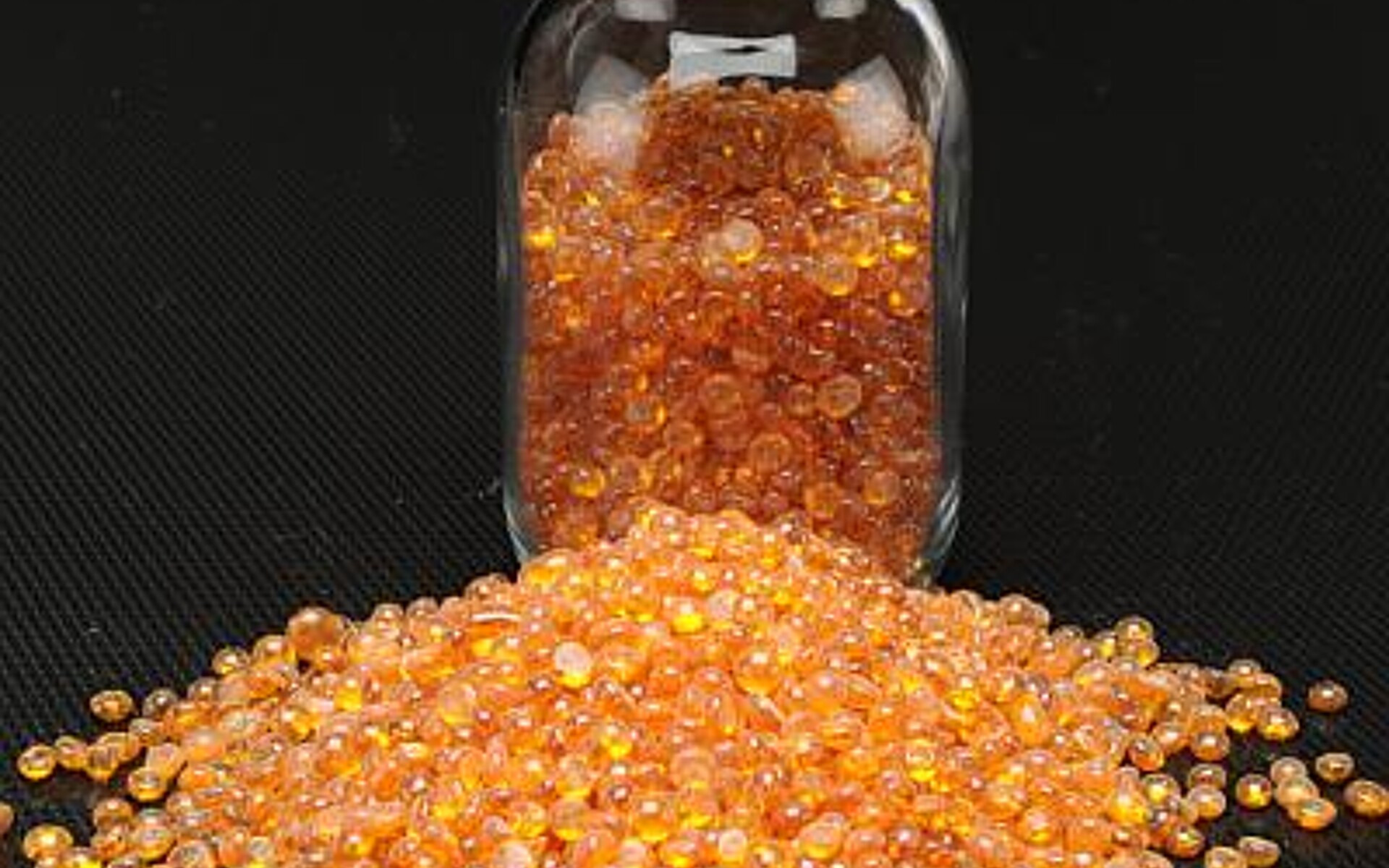 Das Kautschukadditiv Vulkanox HS Scopeblue sichert die Langzeitperformance von Reifen. (Foto: Lanxess)