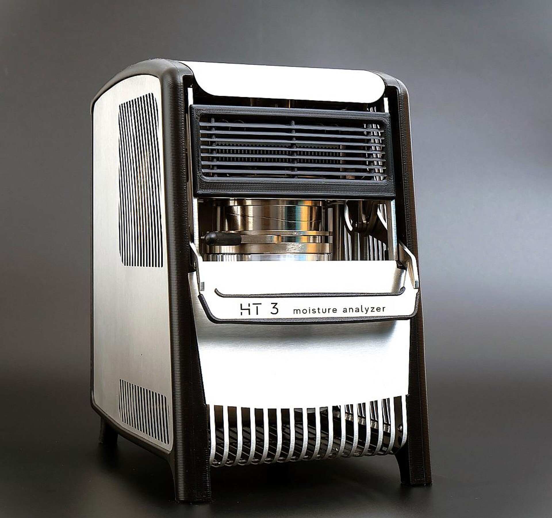 Das Feuchtemessgerät HT3 ermöglicht die schnelle und flexible Bestimmung der Restfeuchte in Kunststoffgranulat. (Foto: Eprom)