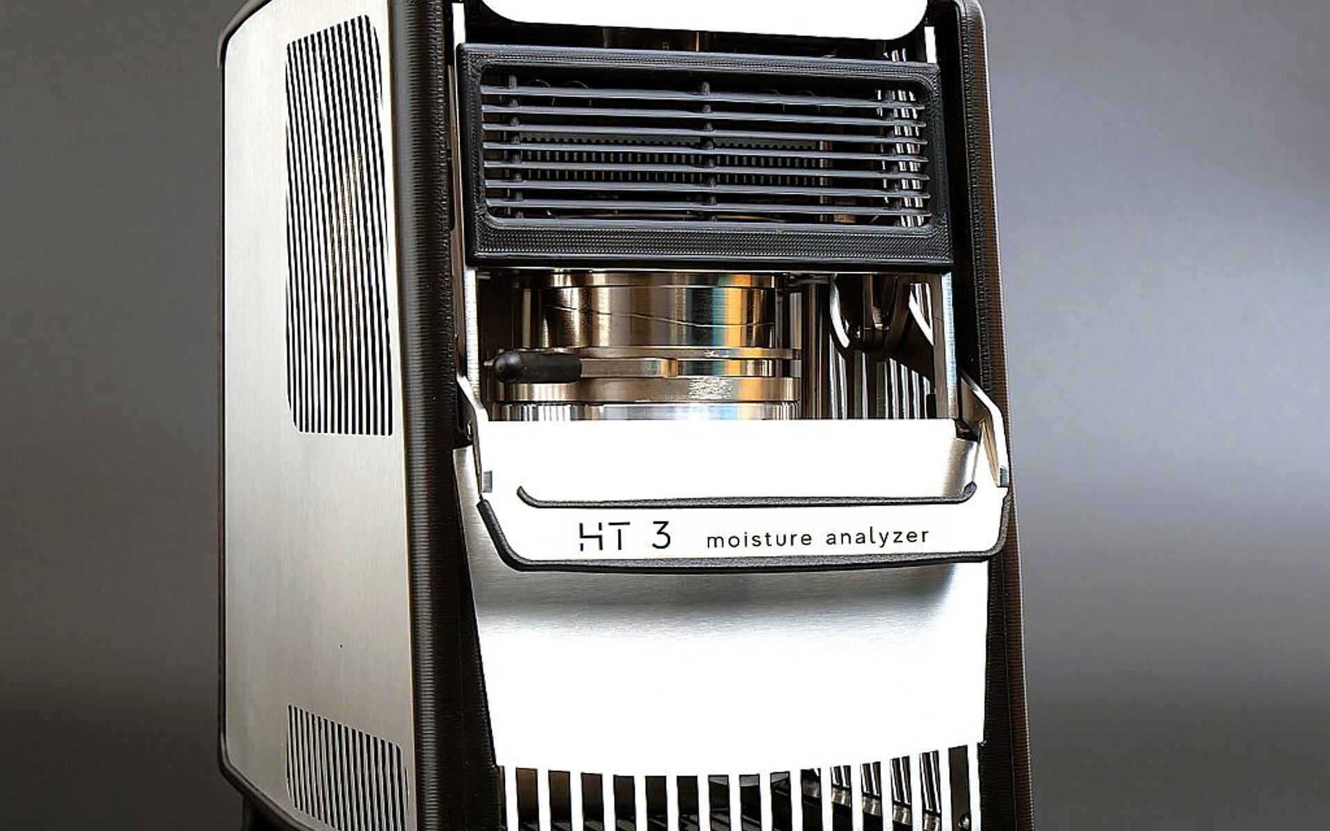 Das Feuchtemessgerät HT3 ermöglicht die schnelle und flexible Bestimmung der Restfeuchte in Kunststoffgranulat. (Foto: Eprom)