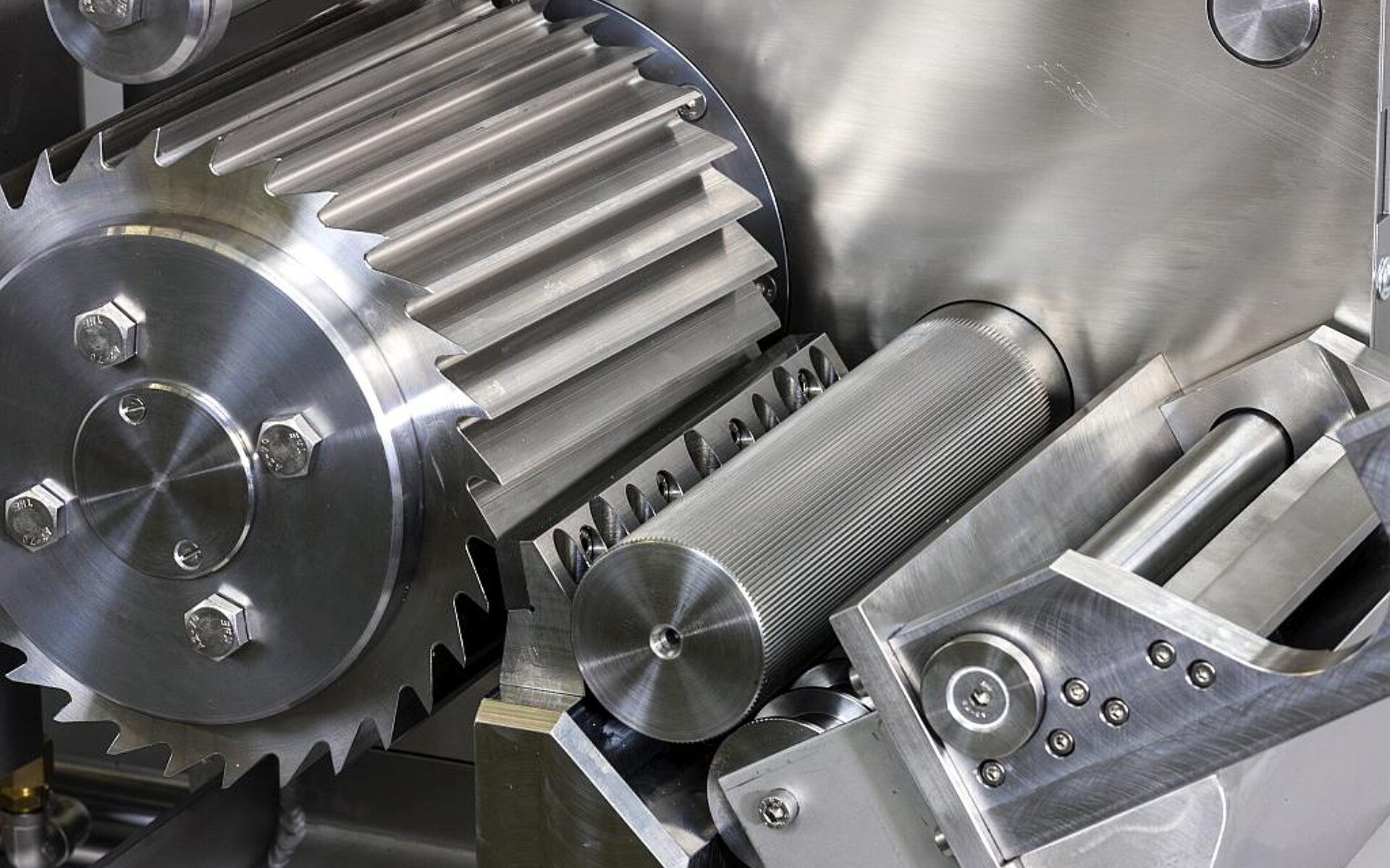 Für die Strangggranulierer von Maag gibt es jetzt spezielle Schneidleisten für faserverstärkte Kunststoffe. (Foto: Maag)