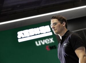 Arburg: Gemeinschaftsprojekt Schutzbrillen