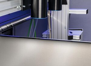 Isra Vision: Mit Farb-Kamera fehlerfreie Nonwoven-Bahnware für Medizinprodukte