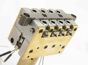 Thermoplay: Offene Heißkanaldüse für direkte seitliche Anspritzung