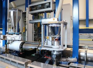 Baumüller: Direktantriebstechnik für präzise und leistungsfähige Blasformmaschine