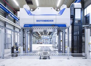 Dieffenbacher: Große Bauteile aus Recyclingkunststoff in hohen Stückzahlen