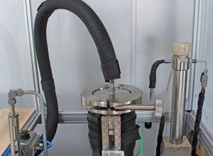 Fraunhofer ICT: Druckprüfstand zur Qualifizierung von Polymerschäumen für Sandwichkerne