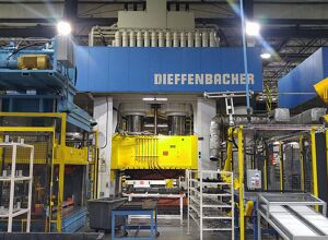 Dieffenbacher: LFT-Anlage für Heckklappen