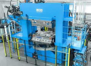 Steinl-Gruppe: Thermoplast-Großmaschinen, Klebetechnik und Biowerkstoffe