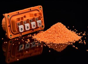 Lanxess: Orange für mehr Sicherheit unter der Haube