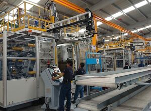 FKI: Vollelektrische Blasformmaschine spart Energie