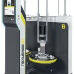 Die LSR-Dosieranlage X200 von Nexus ist live im Einsatz am Messestand von Wittmann-Battenfeld zu sehen. (Foto: Nexus)