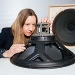 Universität des Saarlandes: Dielektrische Elastomere machen Lautsprecher leichter